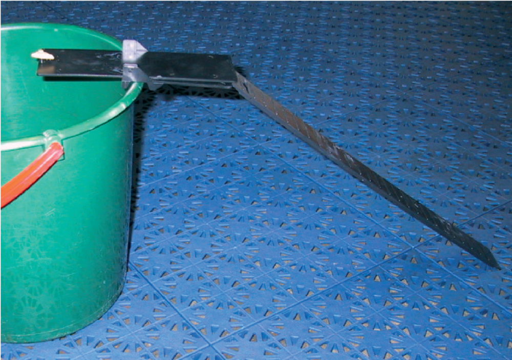 MUSFÄLLA VIPP PLAST